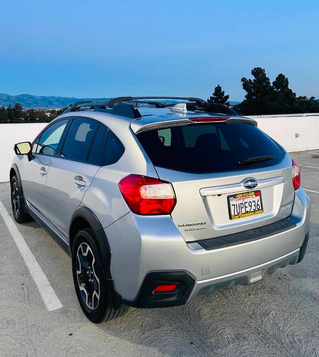 Subaru Crosstrek Vehicle Full-screen Gallery Image 03