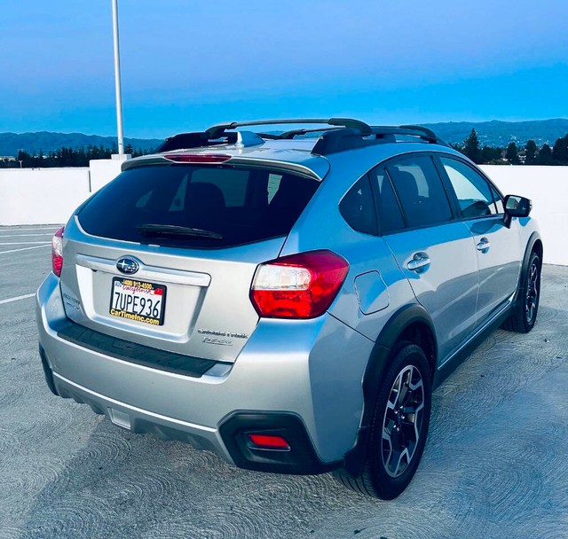 Subaru Crosstrek Vehicle Full-screen Gallery Image 05