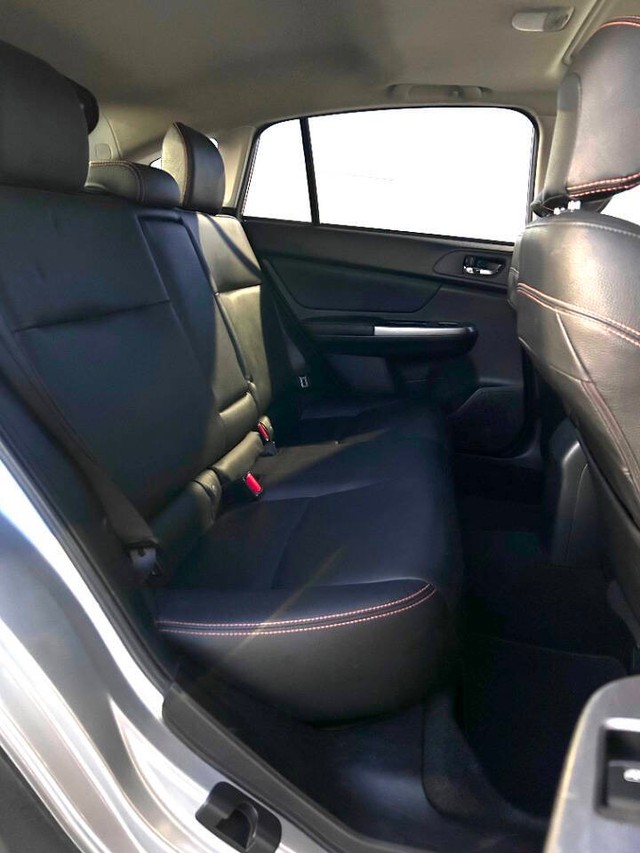 Subaru Crosstrek Vehicle Full-screen Gallery Image 10