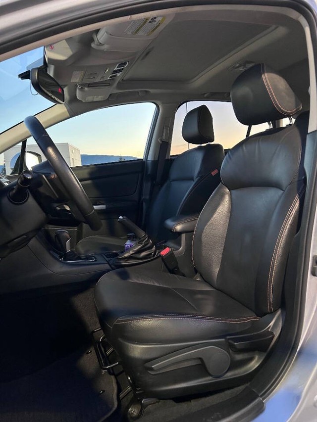 Subaru Crosstrek Vehicle Full-screen Gallery Image 12