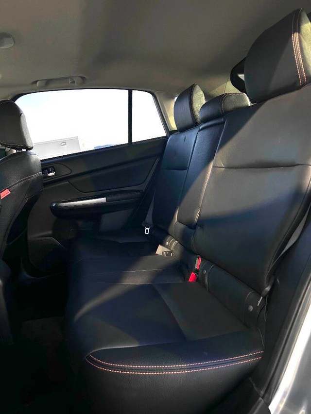 Subaru Crosstrek Vehicle Full-screen Gallery Image 14