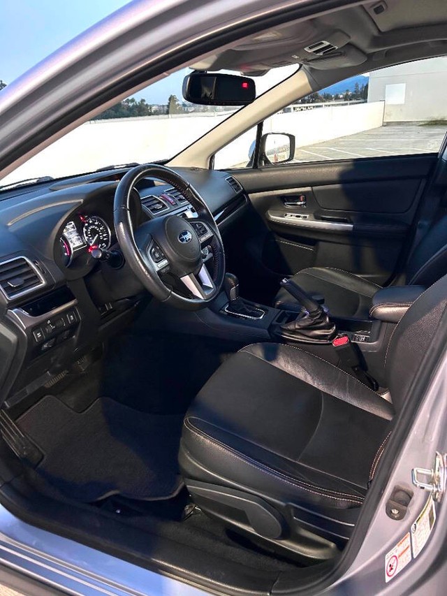 Subaru Crosstrek Vehicle Full-screen Gallery Image 17