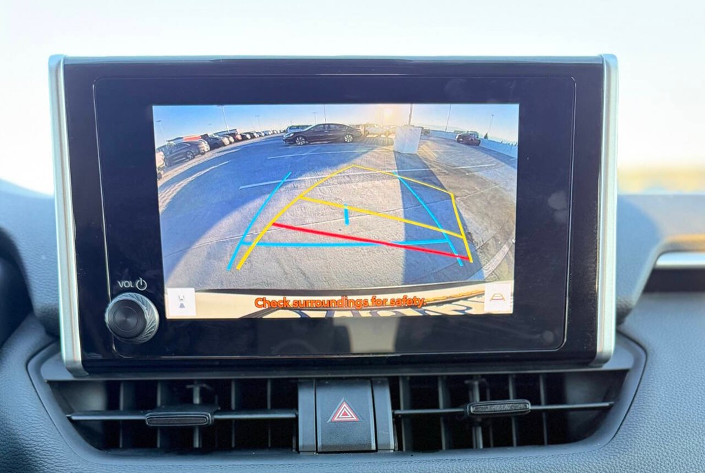 Toyota RAV4 Vehicle Full-screen Gallery Image 10