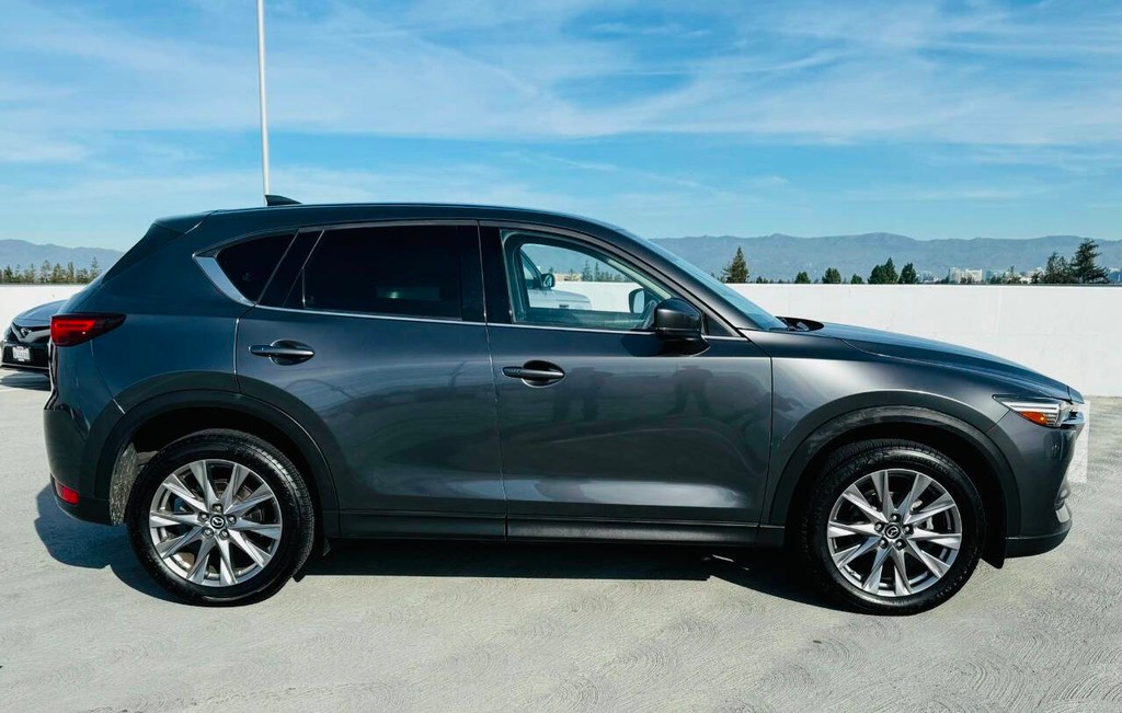 Mazda CX-5 Vehicle Full-screen Gallery Image 03