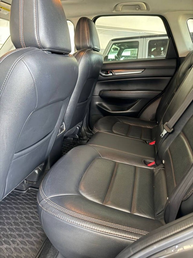 Mazda CX-5 Vehicle Full-screen Gallery Image 13