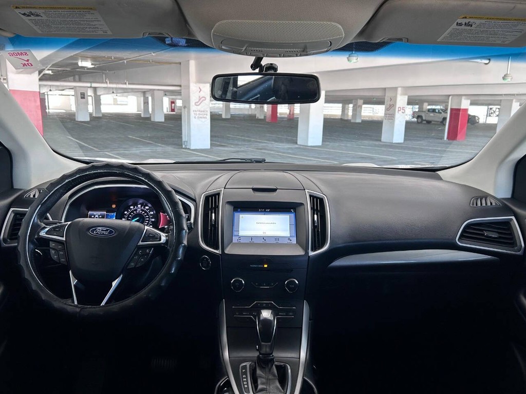 Ford Edge Vehicle Full-screen Gallery Image 07