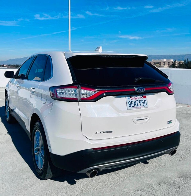 Ford Edge Vehicle Full-screen Gallery Image 03