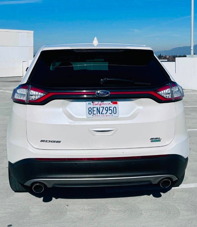 Ford Edge Vehicle Full-screen Gallery Image 04