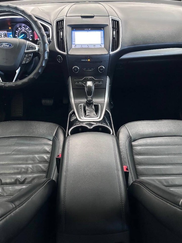 Ford Edge Vehicle Full-screen Gallery Image 08