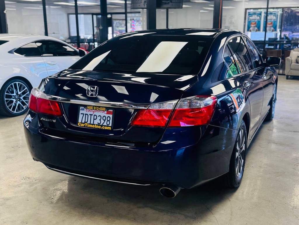 Honda Accord Sedan Vehicle Full-screen Gallery Image 04