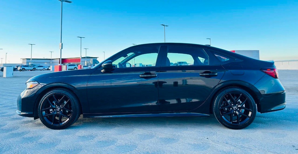 Honda Civic Sedan Vehicle Full-screen Gallery Image 02