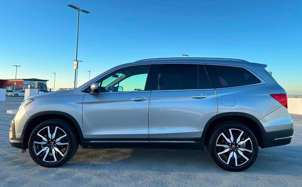 Honda Pilot Vehicle Full-screen Gallery Image 02