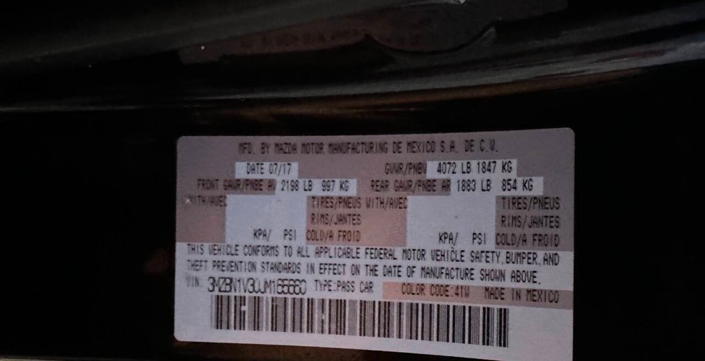 Mazda Mazda3 Sedan Vehicle Full-screen Gallery Image 14