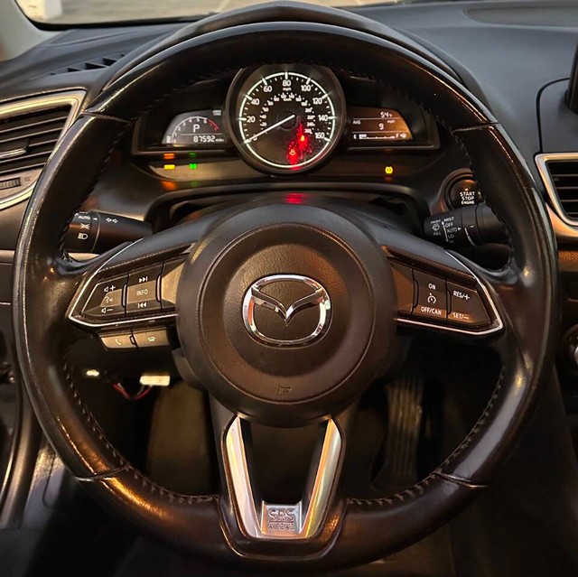 Mazda Mazda3 Sedan Vehicle Full-screen Gallery Image 07