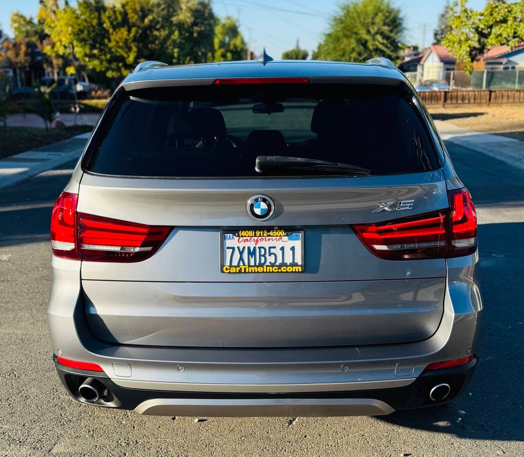 BMW X5 Vehicle Full-screen Gallery Image 05