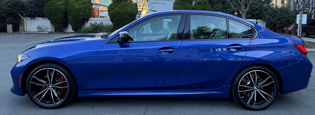 BMW 3 Series Vehicle Full-screen Gallery Image 02