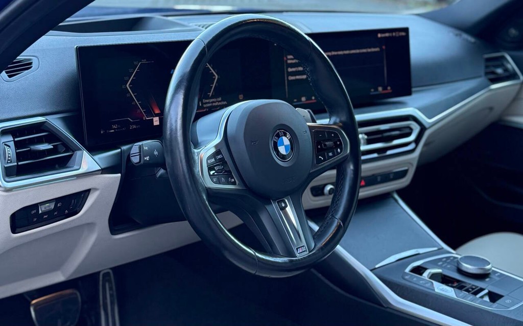 BMW 3 Series Vehicle Full-screen Gallery Image 08