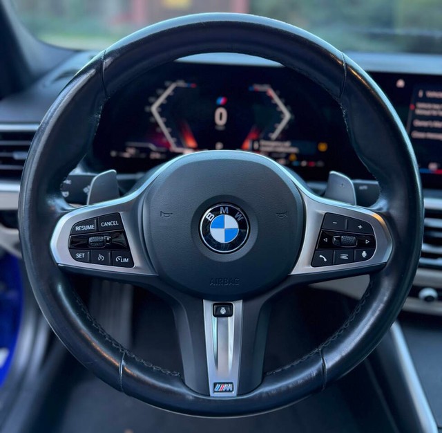 BMW 3 Series Vehicle Full-screen Gallery Image 10