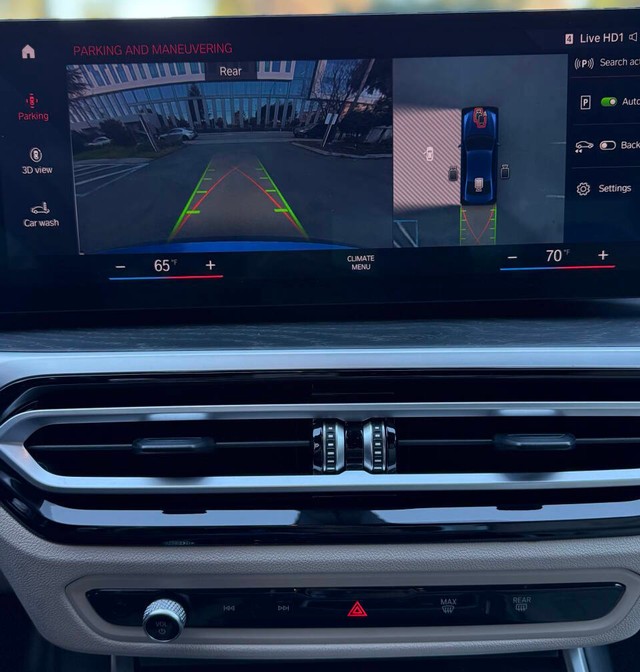 BMW 3 Series Vehicle Full-screen Gallery Image 12