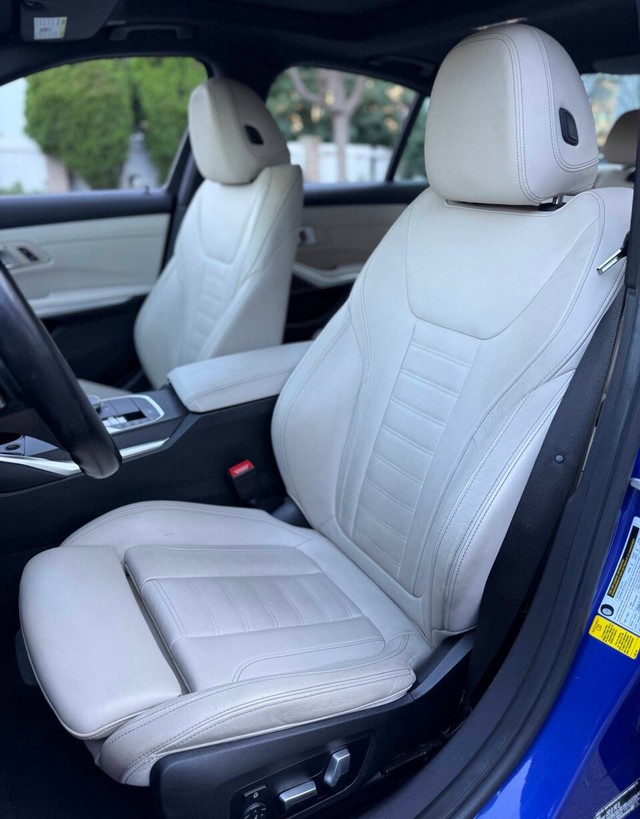 BMW 3 Series Vehicle Full-screen Gallery Image 13