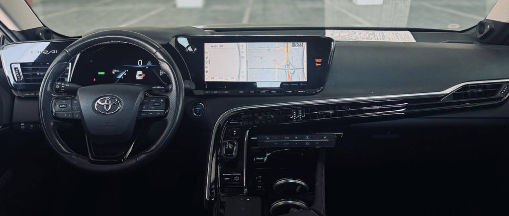 Toyota Mirai Vehicle Full-screen Gallery Image 13