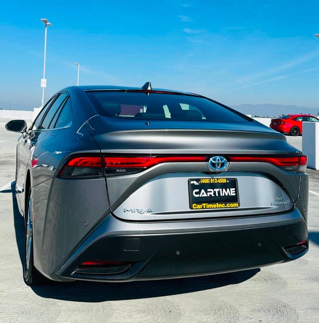 Toyota Mirai Vehicle Full-screen Gallery Image 03