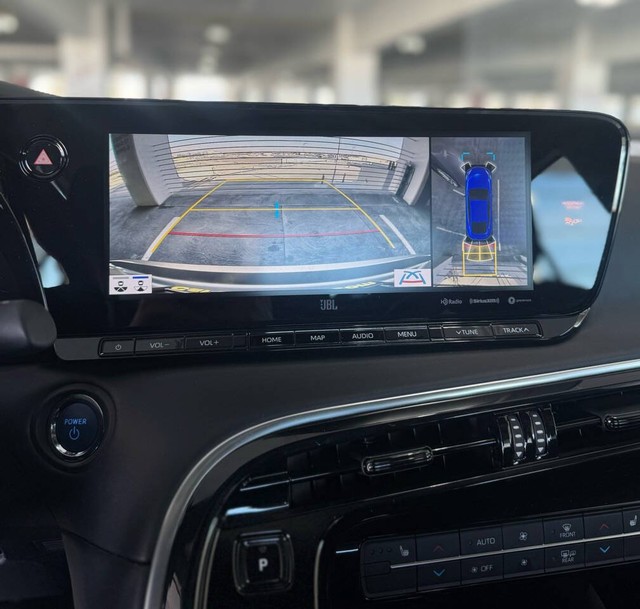 Toyota Mirai Vehicle Full-screen Gallery Image 15