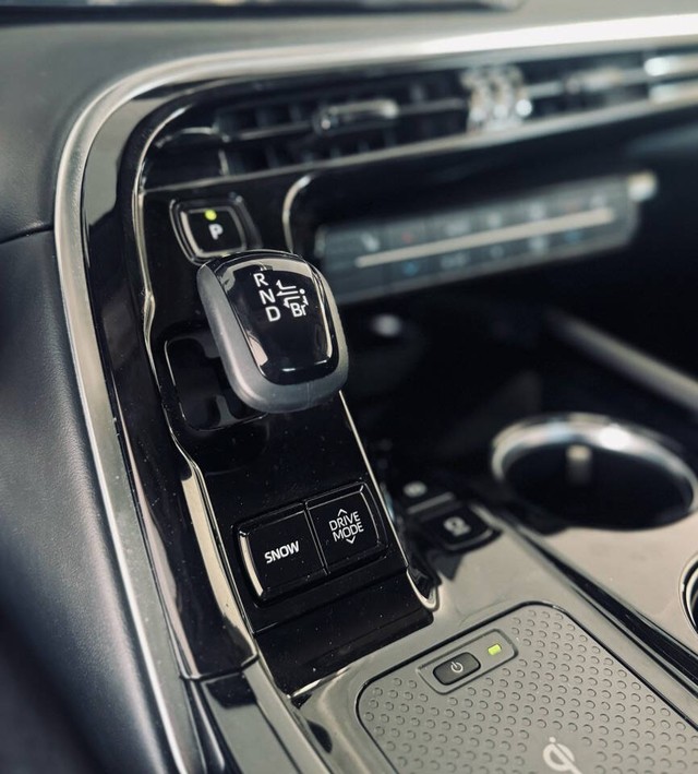 Toyota Mirai Vehicle Full-screen Gallery Image 17