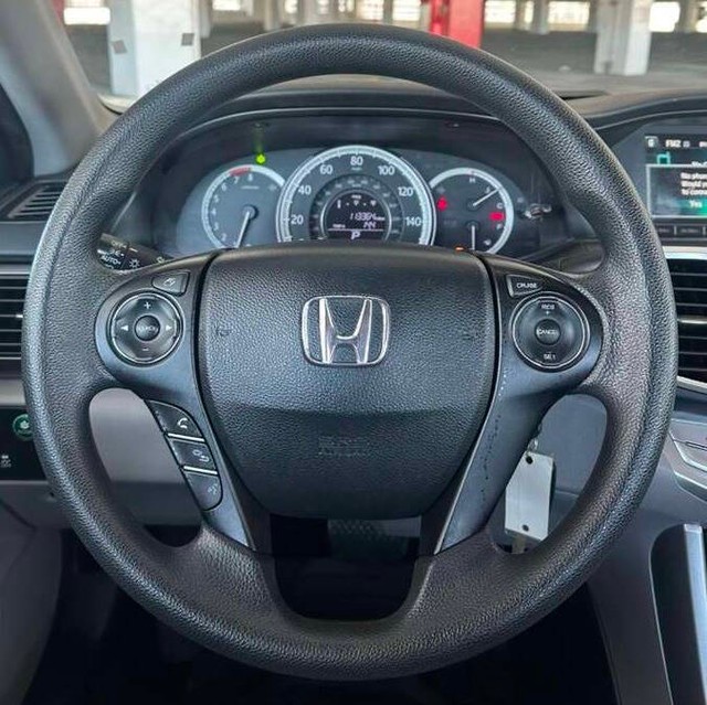 Honda Accord Sedan Vehicle Full-screen Gallery Image 08