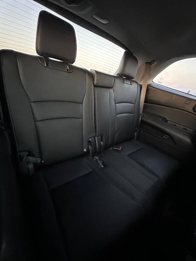 Honda Pilot Vehicle Full-screen Gallery Image 13