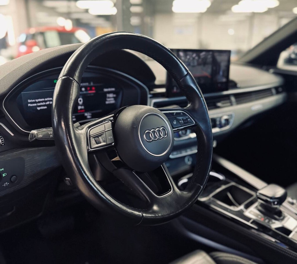 Audi A4 Sedan Vehicle Full-screen Gallery Image 08