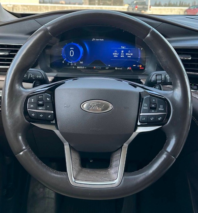 Ford Explorer Vehicle Full-screen Gallery Image 10