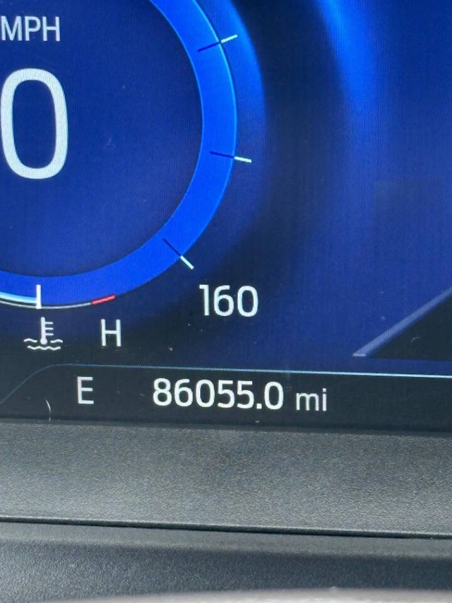 Ford Explorer Vehicle Full-screen Gallery Image 12