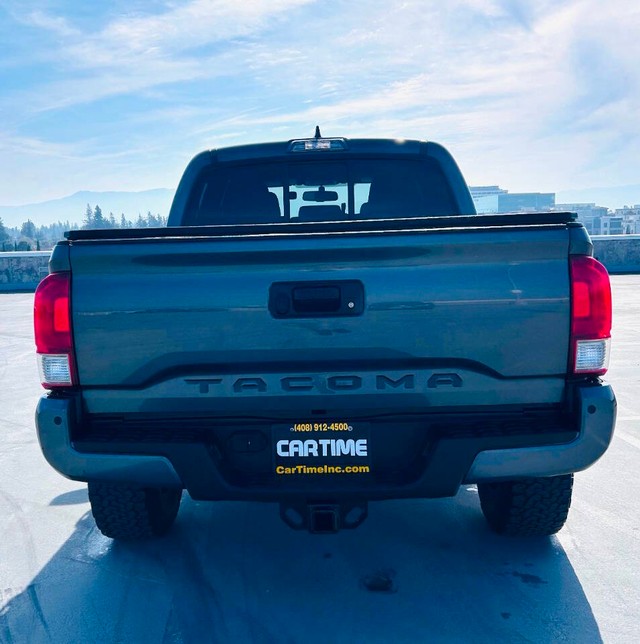 Toyota Tacoma Vehicle Full-screen Gallery Image 02