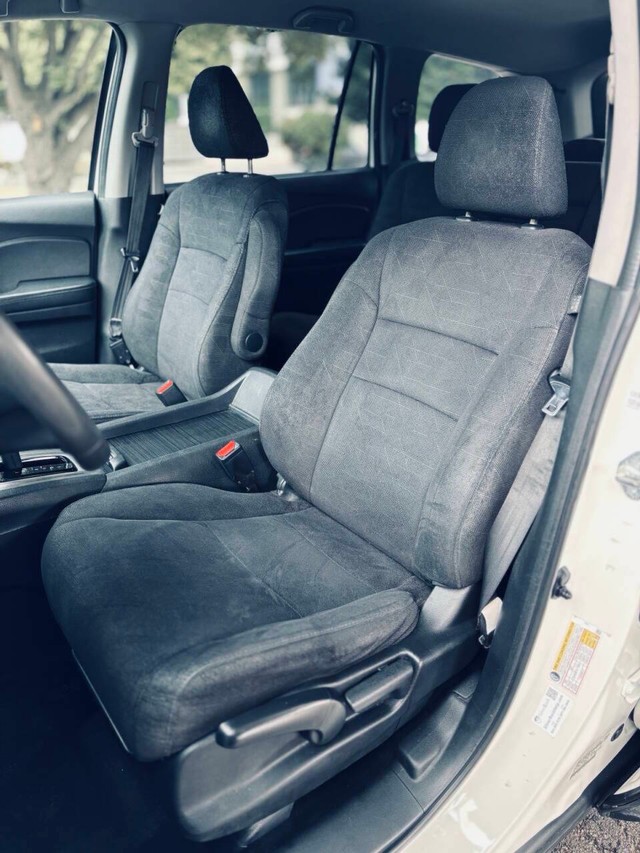 Honda Pilot Vehicle Full-screen Gallery Image 16