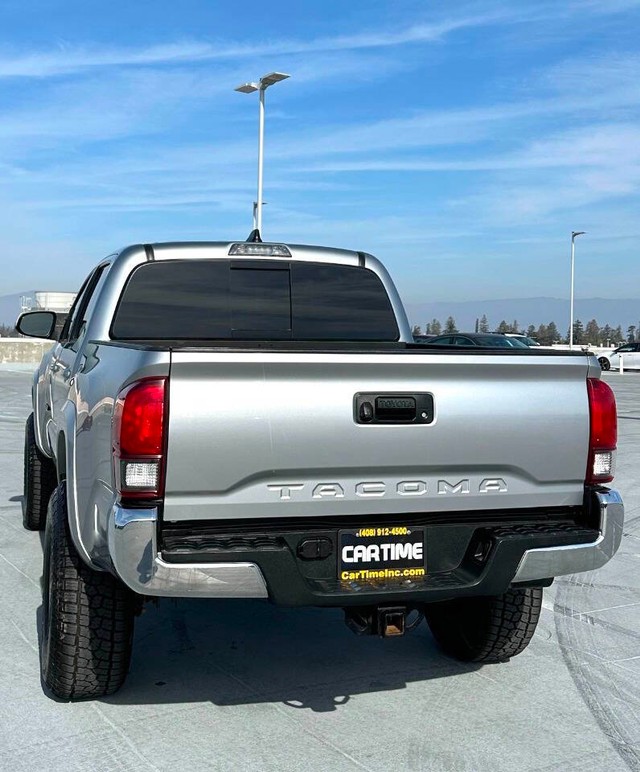Toyota Tacoma 2WD Vehicle Full-screen Gallery Image 03