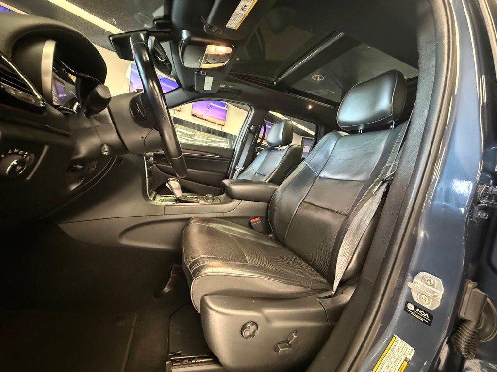 Jeep Grand Cherokee Vehicle Full-screen Gallery Image 08