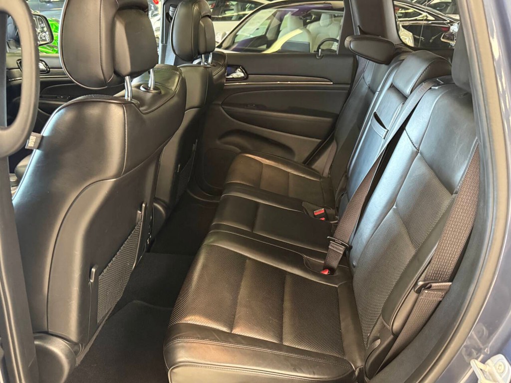 Jeep Grand Cherokee Vehicle Full-screen Gallery Image 10