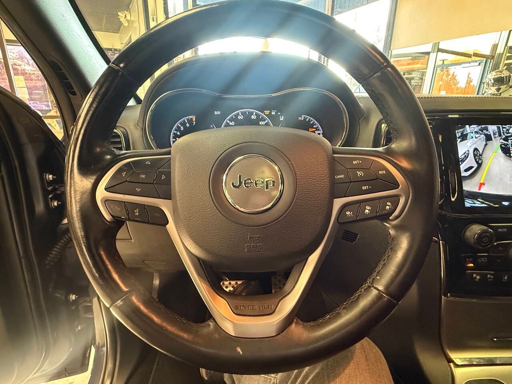 Jeep Grand Cherokee Vehicle Full-screen Gallery Image 15