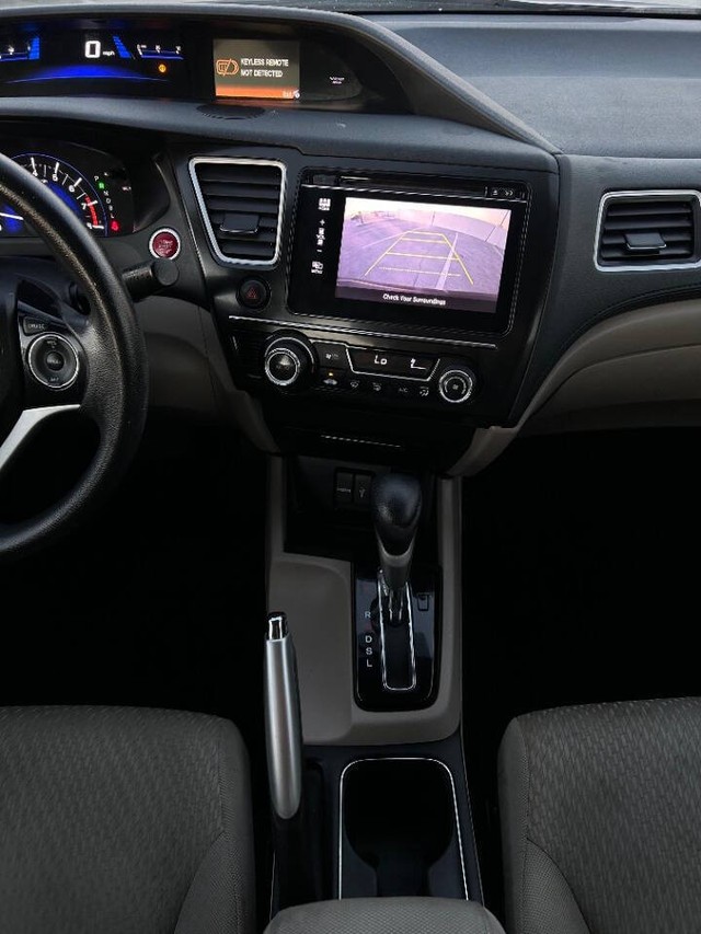 Honda Civic Sedan Vehicle Full-screen Gallery Image 10