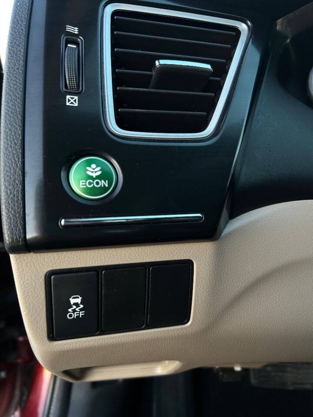 Honda Civic Sedan Vehicle Full-screen Gallery Image 15