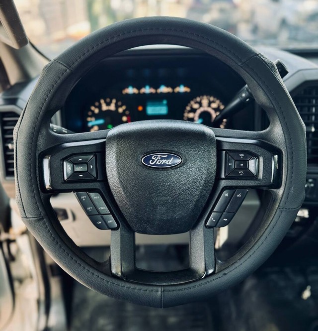 Ford F-150 Vehicle Full-screen Gallery Image 10