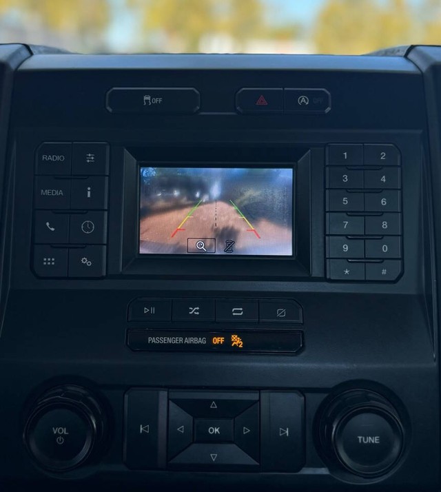 Ford F-150 Vehicle Full-screen Gallery Image 15