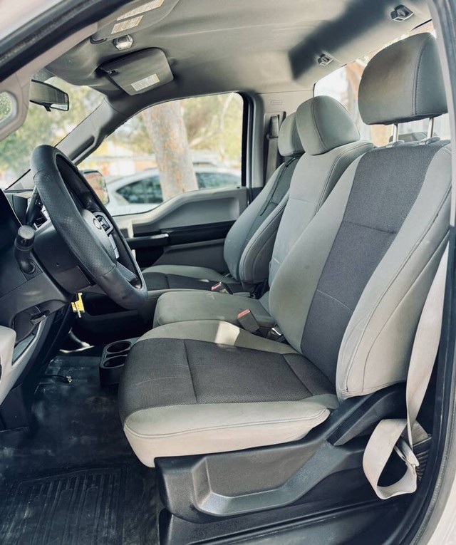 Ford F-150 Vehicle Full-screen Gallery Image 16