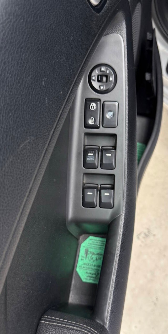 Kia Forte Vehicle Full-screen Gallery Image 13