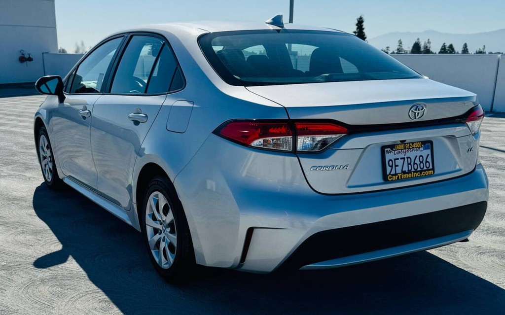 Toyota Corolla Vehicle Full-screen Gallery Image 03