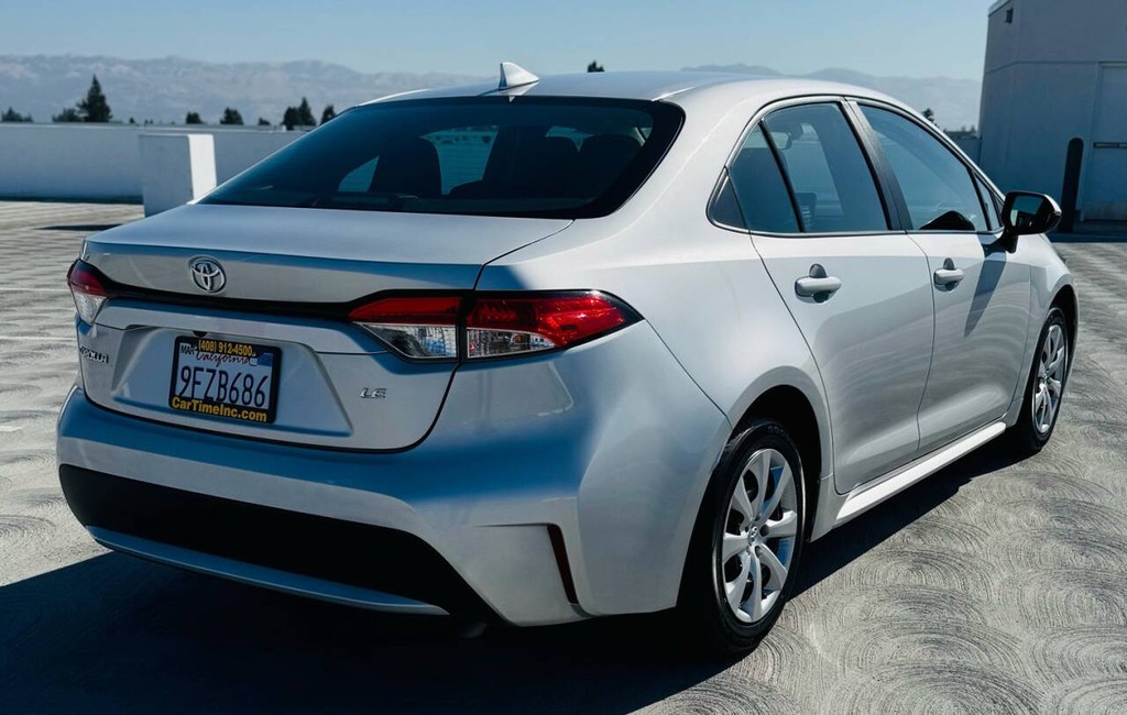 Toyota Corolla Vehicle Full-screen Gallery Image 04