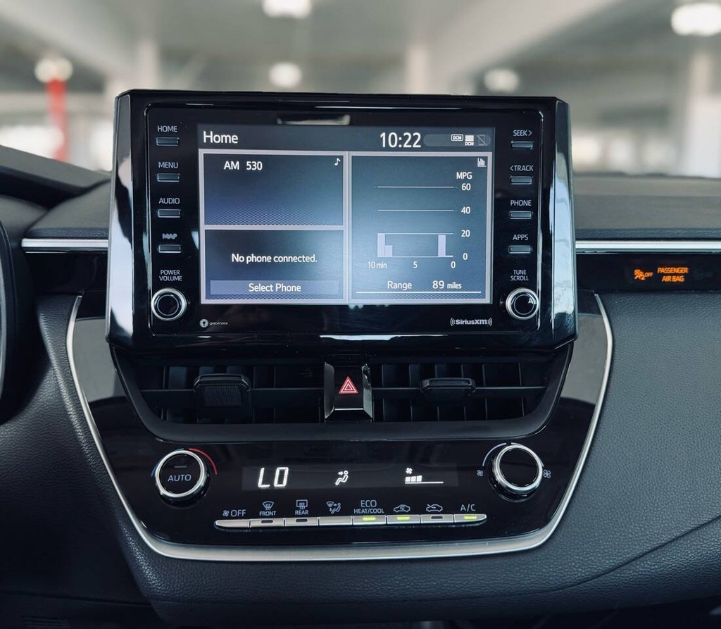 Toyota Corolla Vehicle Full-screen Gallery Image 16