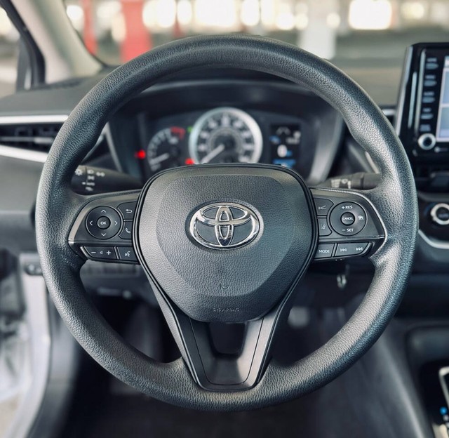 Toyota Corolla Vehicle Full-screen Gallery Image 11