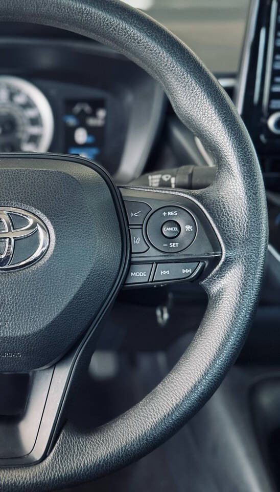 Toyota Corolla Vehicle Full-screen Gallery Image 13